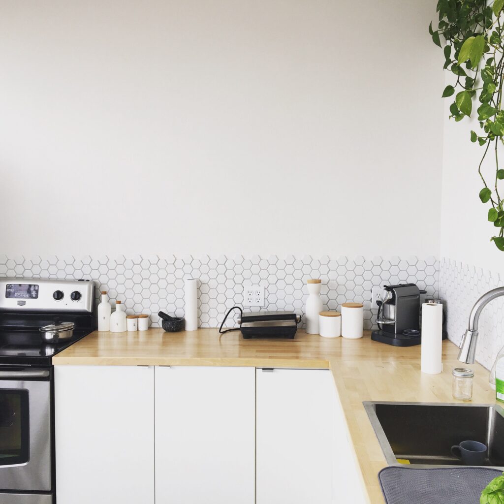 Come arredare una cucina stretta - Studiomag - Guja Martelli