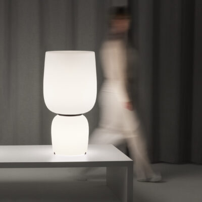 Lampada da tavolo Ghost: design contemporaneo per l’illuminazione